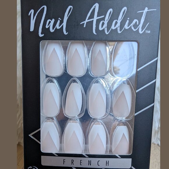 Ardell Nail Addict French Press-On Nails – Nude with White Tip (28 Nails) - Picture 4 of 4